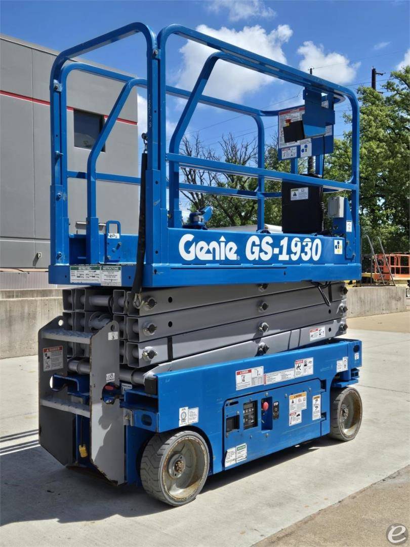 2014 Genie GS1930 Electric Scissor Lift - 123Forklift