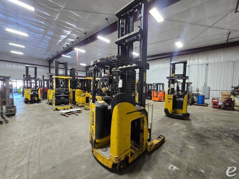 2012 Yale NR045EB
