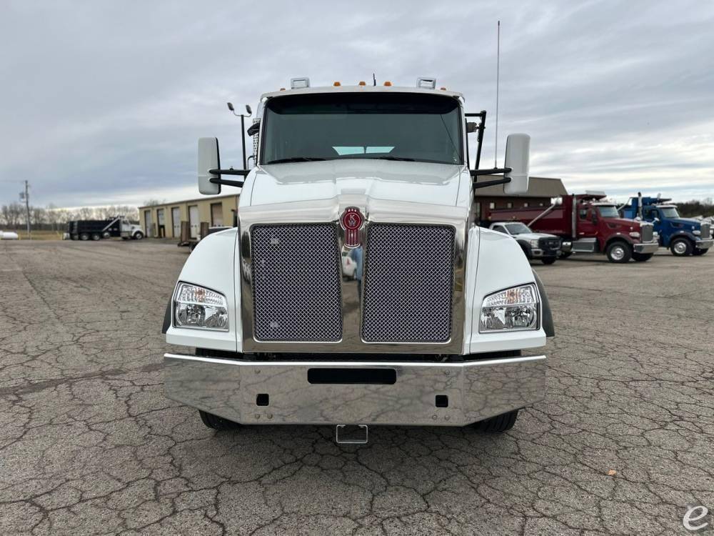 2025 Kenworth T880