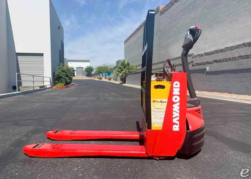 2023 Raymond 8210