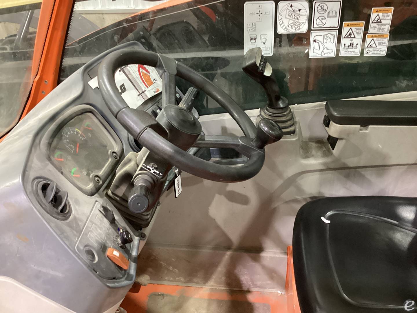 2018 JLG 742