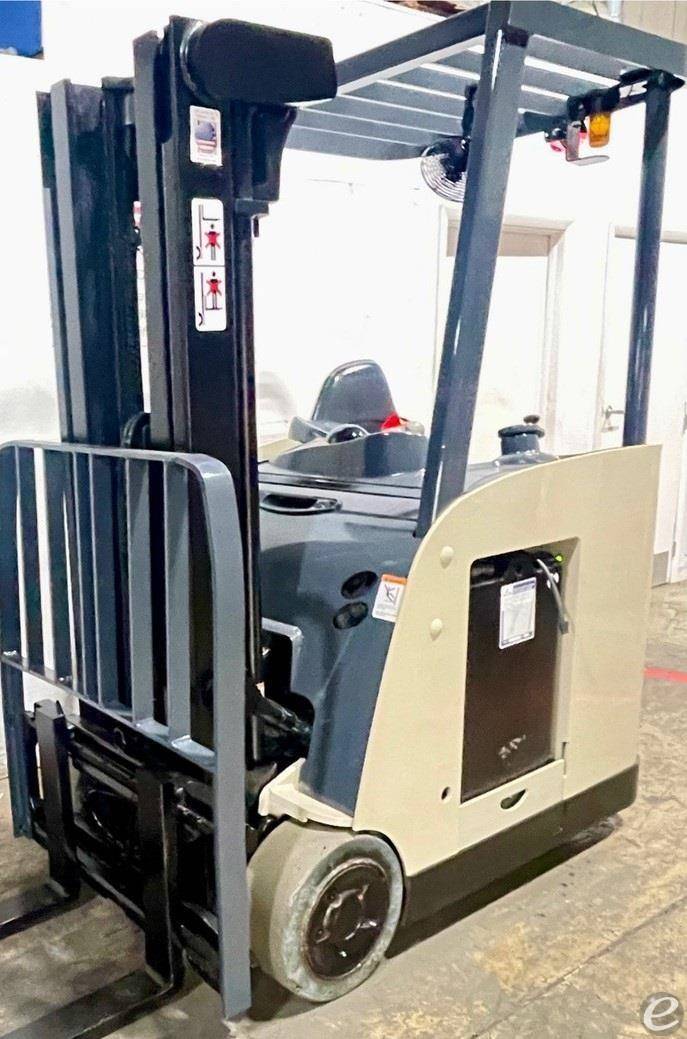 2004 Crown RC3020-30 Electric Forkl...