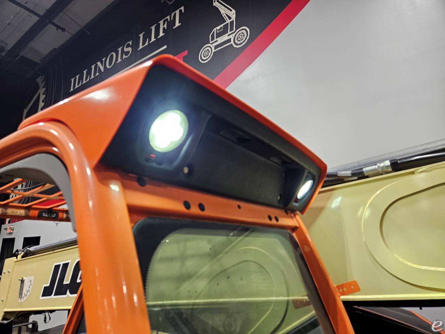 2019 JLG 742