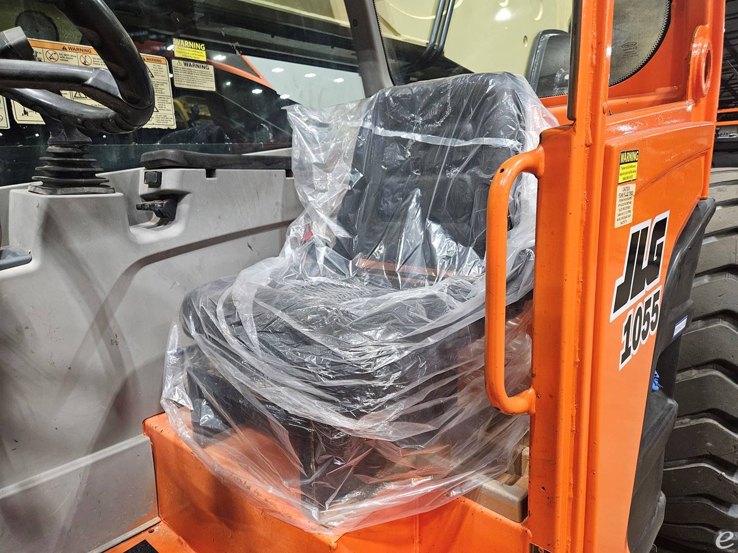 2018 JLG 1055