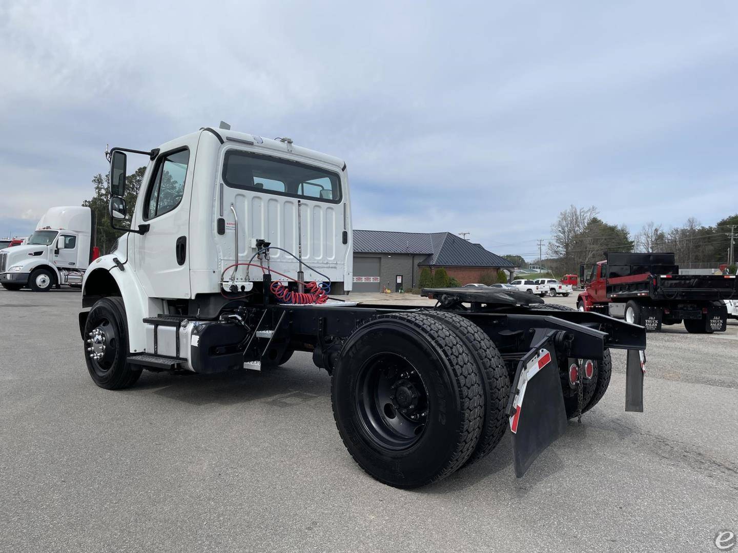 2014 Freightliner BUSINESS CLASS M2 106