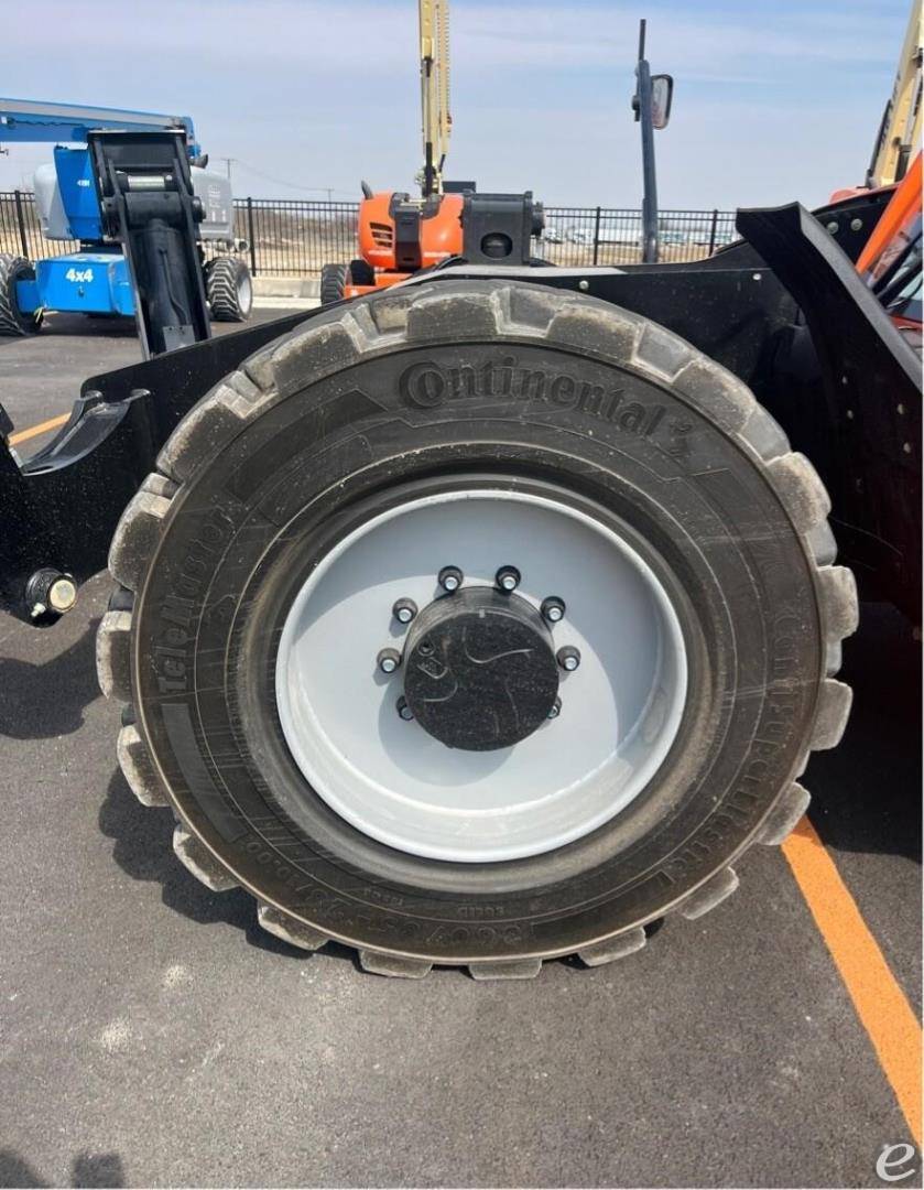 2022 JLG 1255