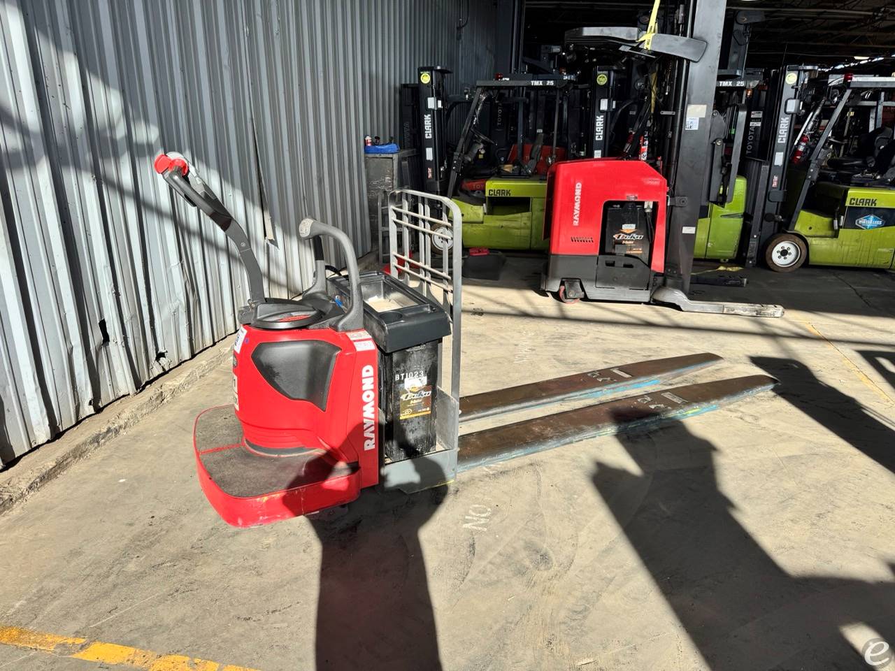 2015 Raymond 8410