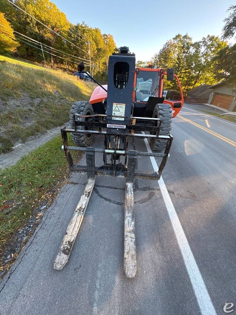 2022 JLG 943
