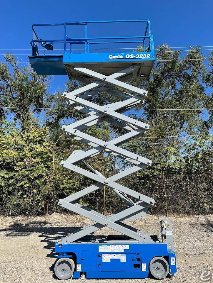 2013 Genie GS3232 Electric Scissor Lift - 123Forklift