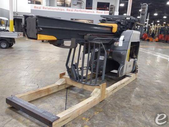 2017 Crown RMD6025-32 Electric Reach Truck - 123Forklift