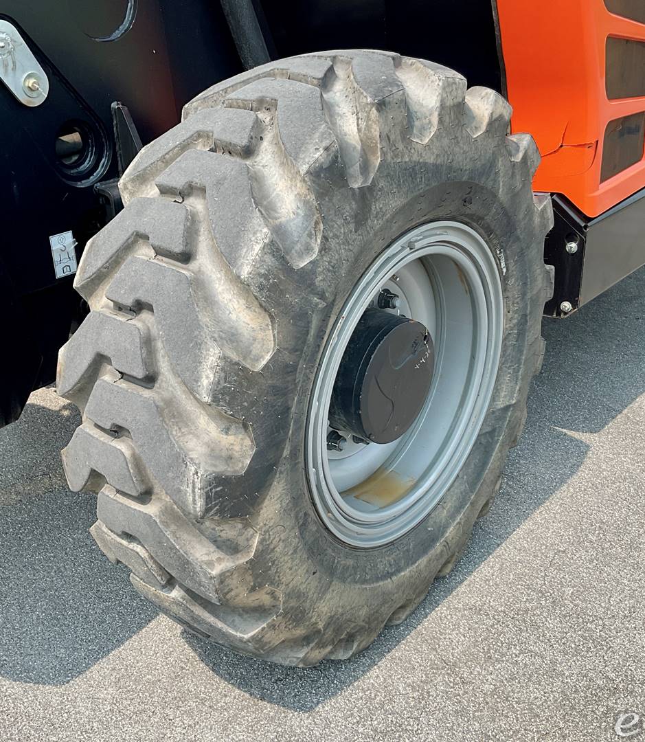 2025 JLG 1732