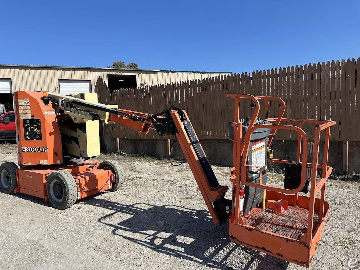 2018 JLG E300AJP