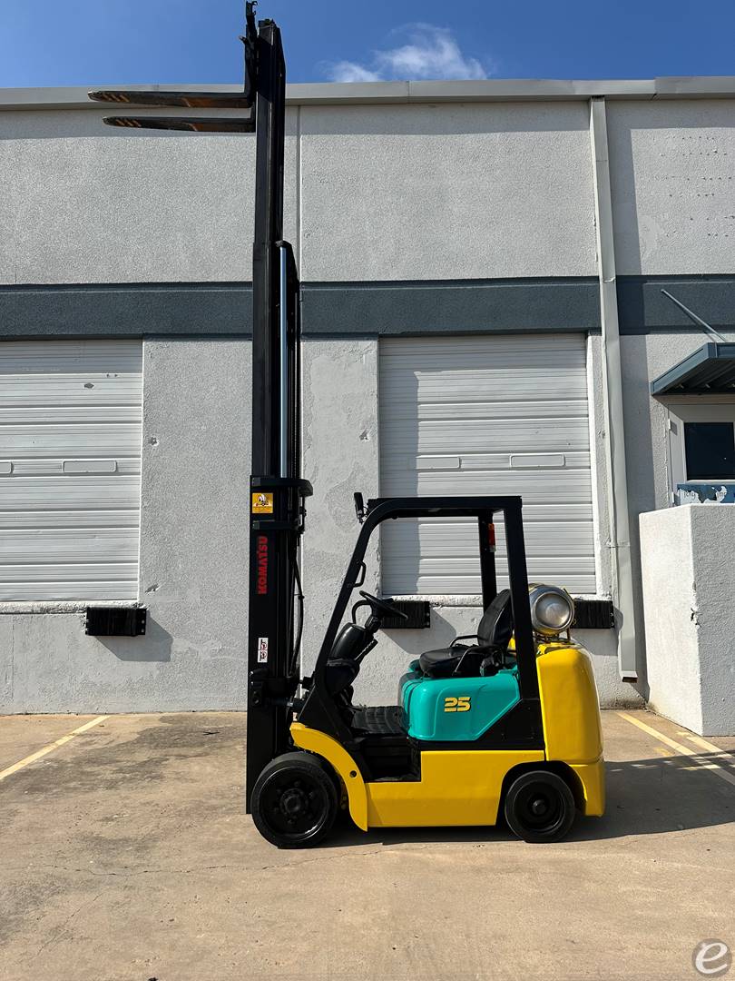  Komatsu FG25S1-12 LP Gas Forklift