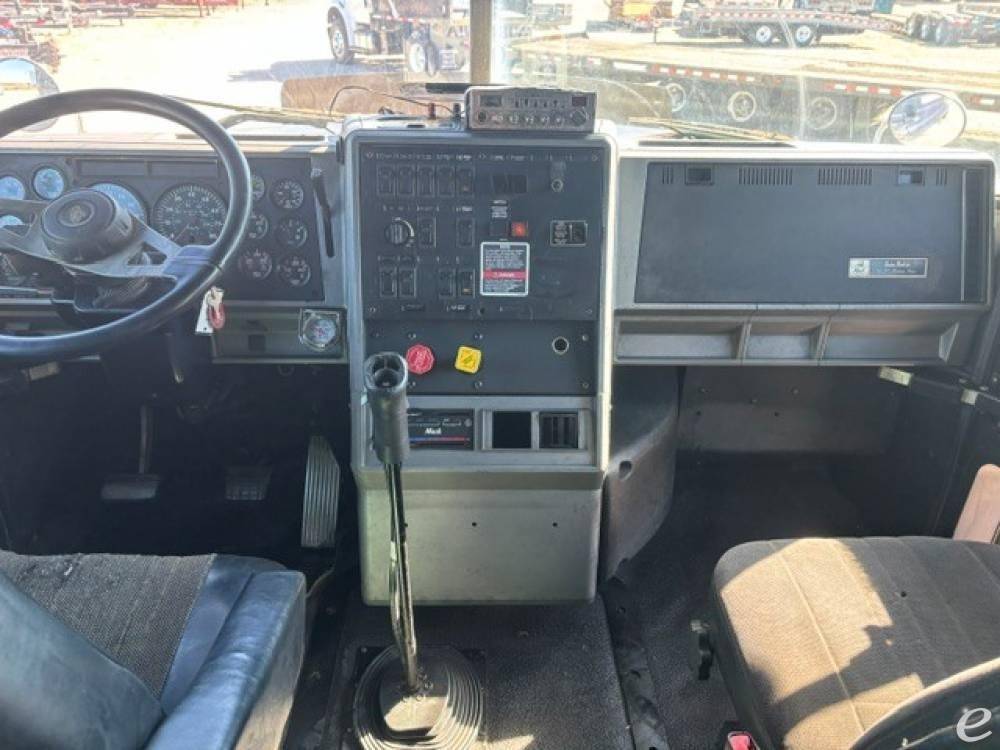 1999 Mack CH613