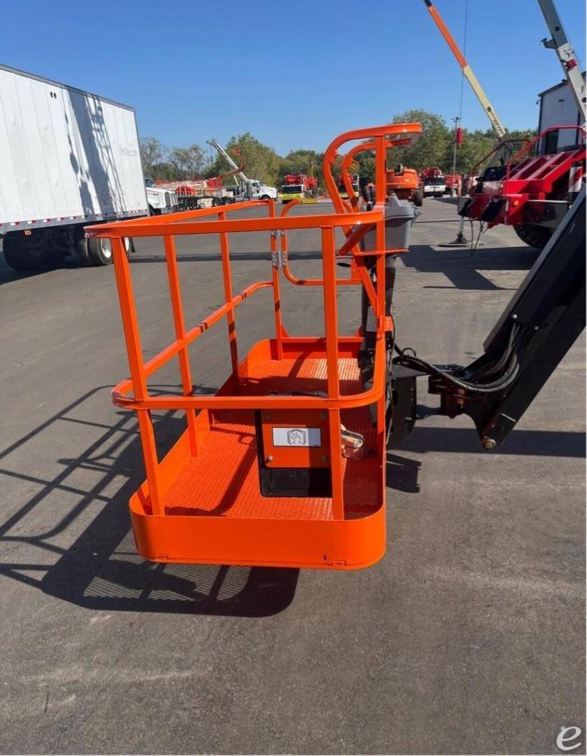 2014 JLG 800AJ
