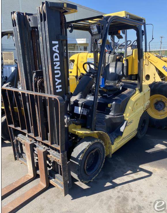 2015 Diesel Hyundai 25d 9 Pneumatic Tire 4 Wheel Sit Down 