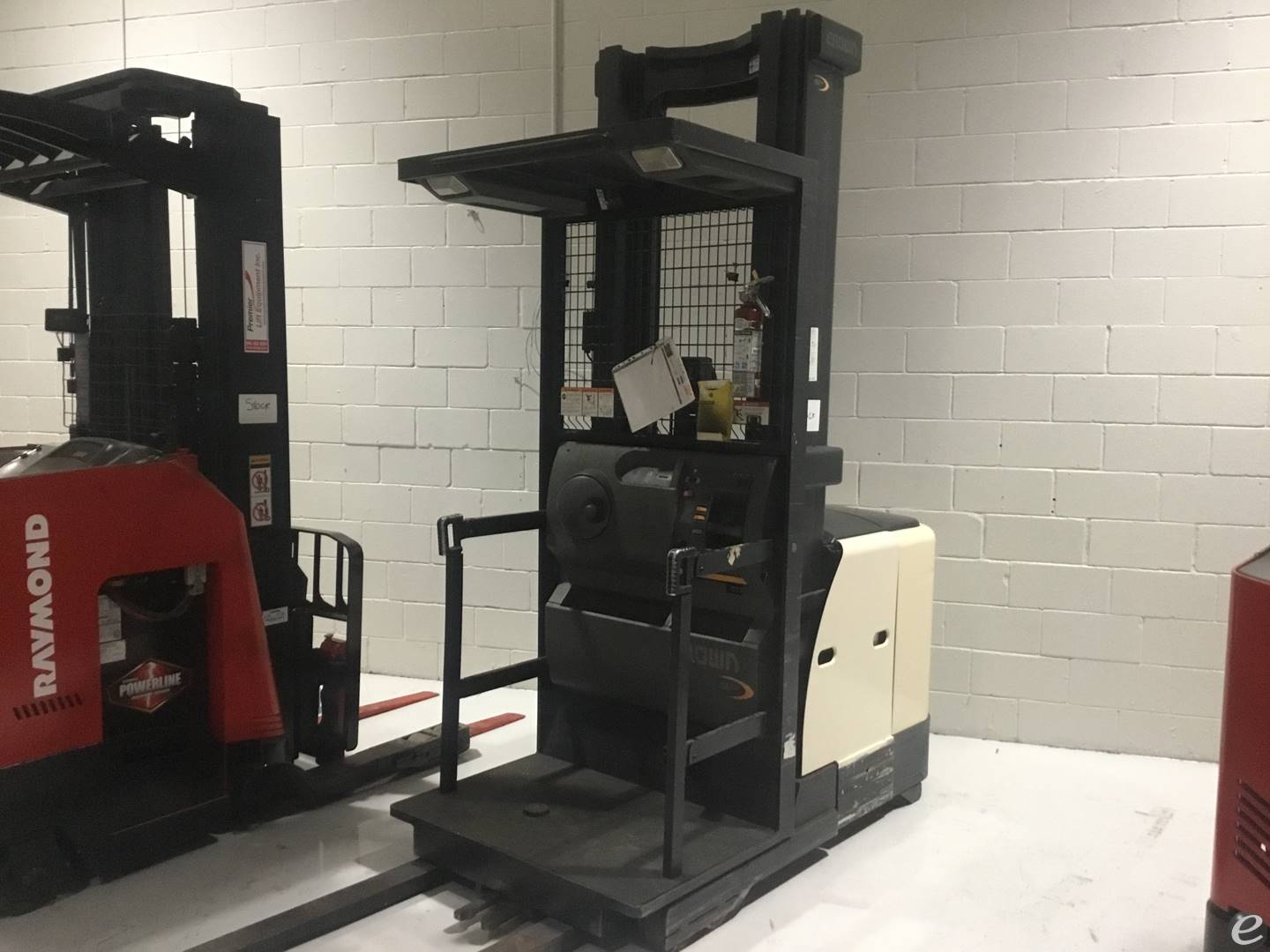 2004 Crown SP3220-30 Electric Order Picker - 123Forklift