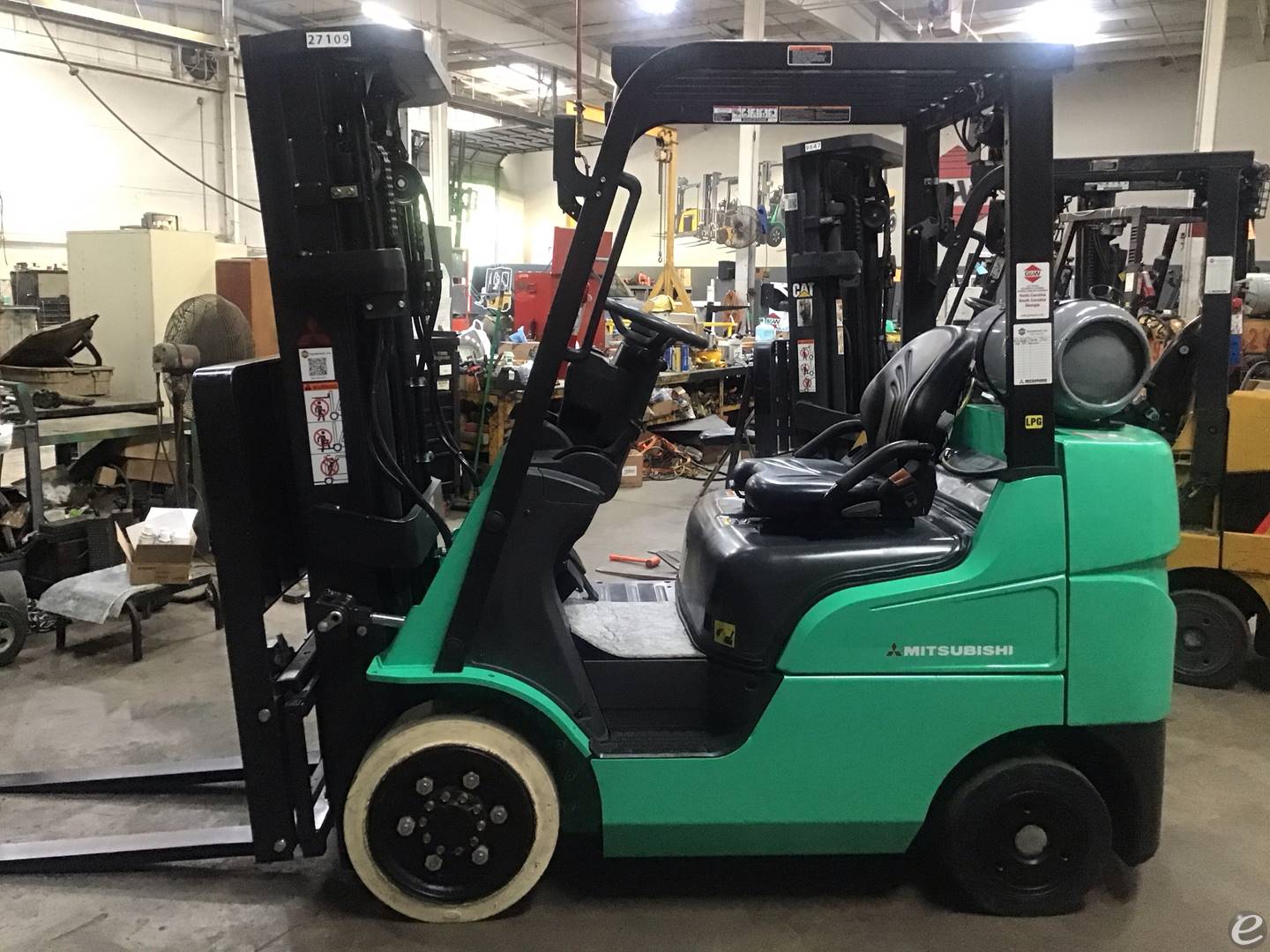 2021 Mitsubishi FGC25N