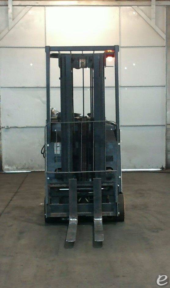 2006 Crown RC3020