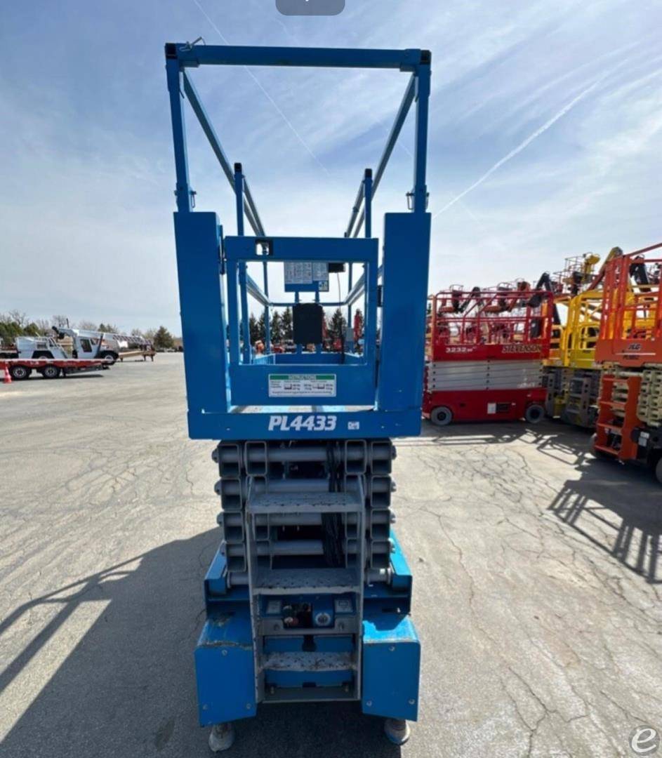 2013 Genie GS3232