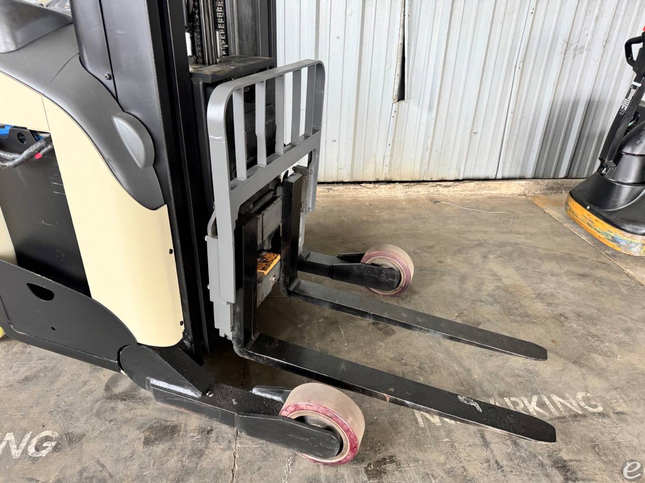 2015 Crown RR5725-35