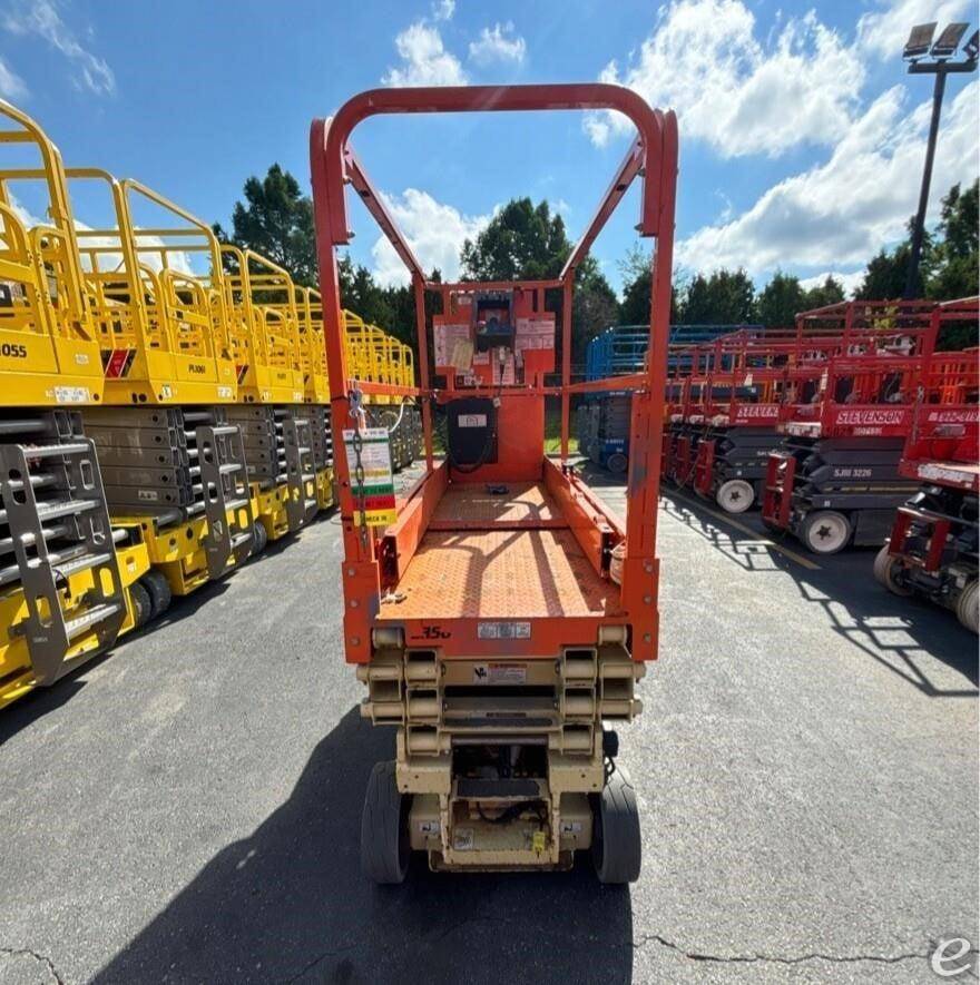 2017 JLG 1930ES