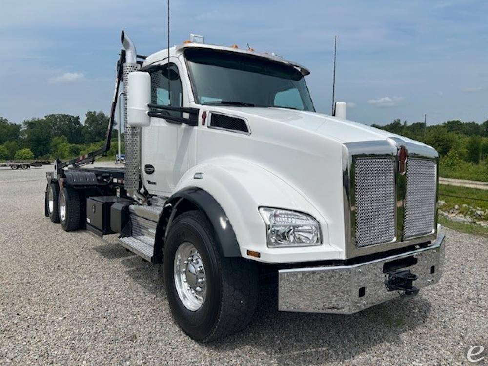 2024 Kenworth T880