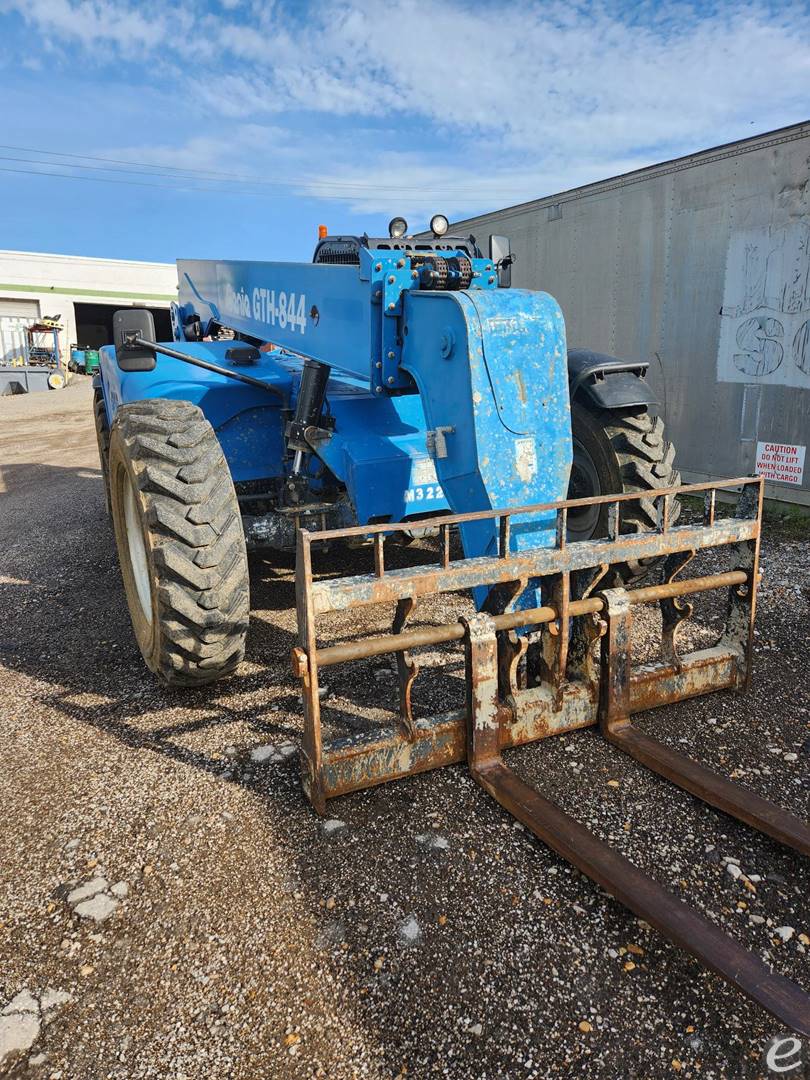 2015 Genie 844