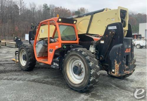 2016 JLG 1055