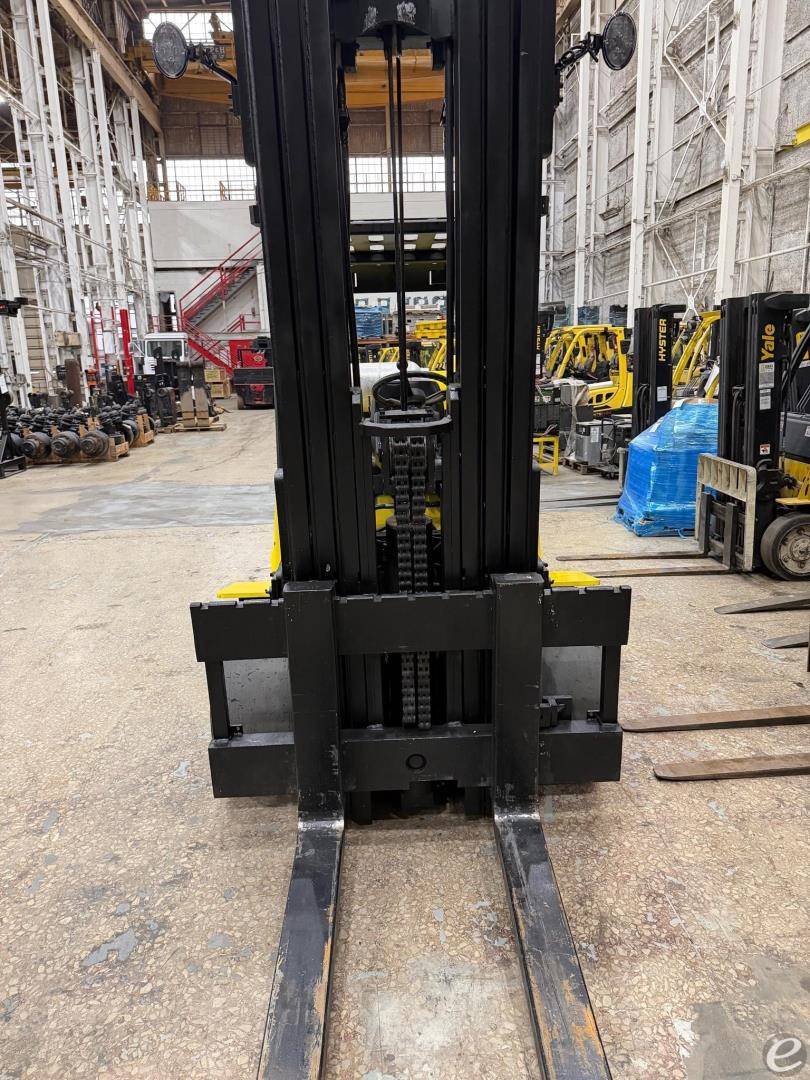 2011 Hoist Liftruck F220B