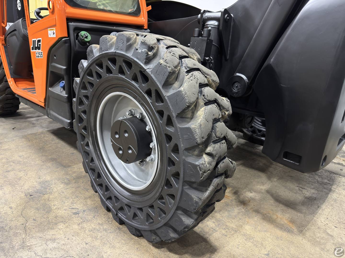 2017 JLG 1255