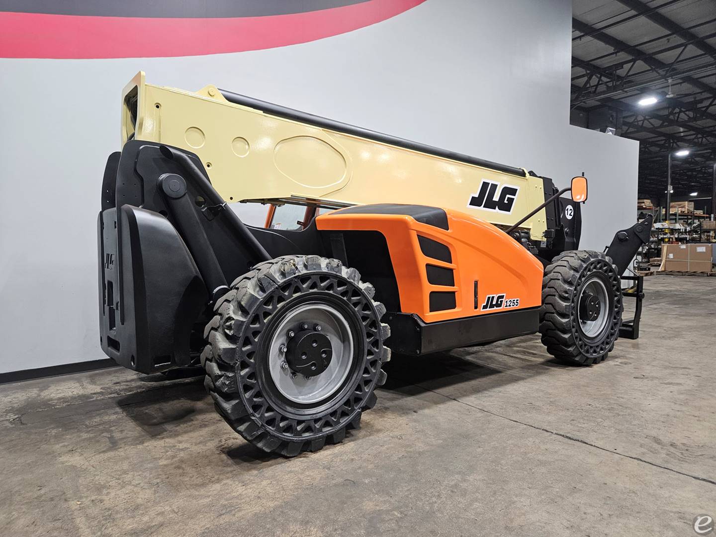 2017 JLG 1255