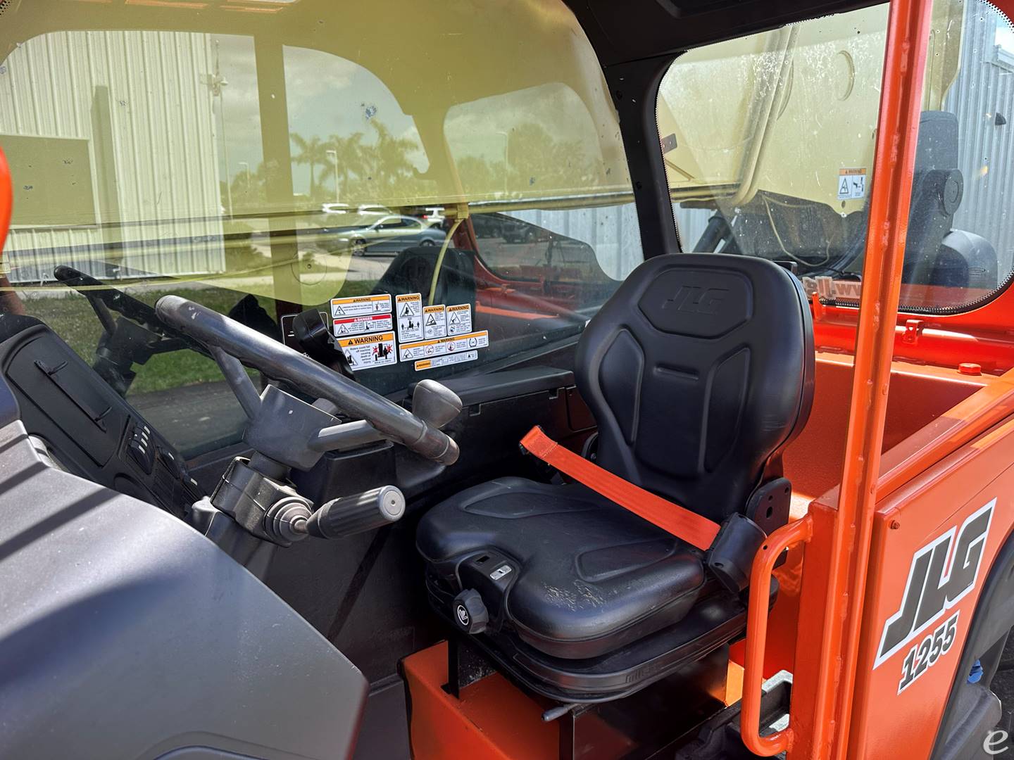 2016 JLG 1255