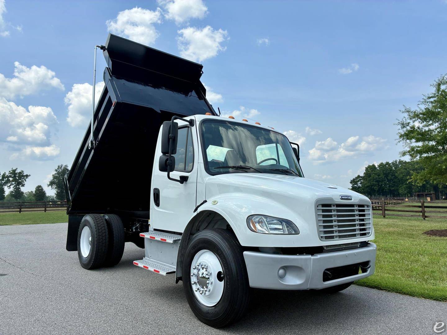 2019 Freightliner BUSINESS CLASS M2 106