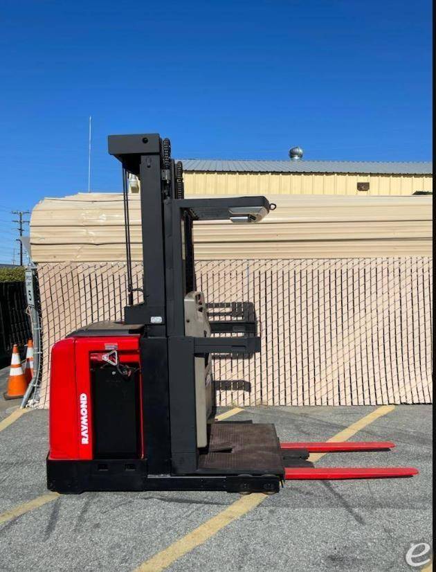 2016 Raymond 560OPC30TT Electric Order Picker - 123Forklift