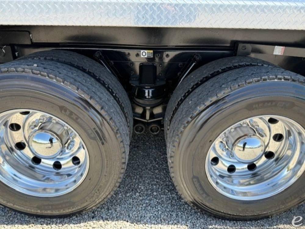 2025 Kenworth T880