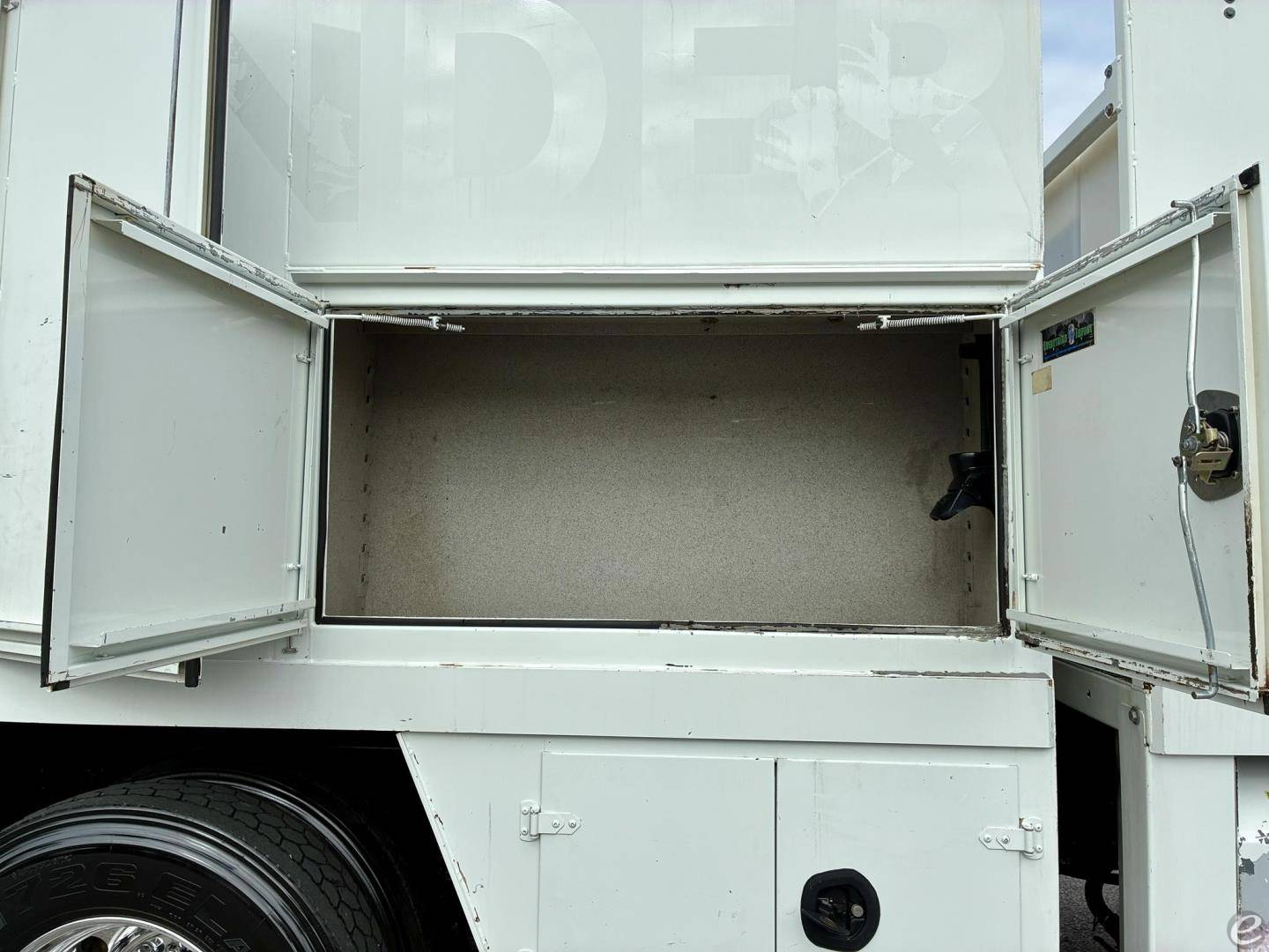 2016 Freightliner BUSINESS CLASS M2 106