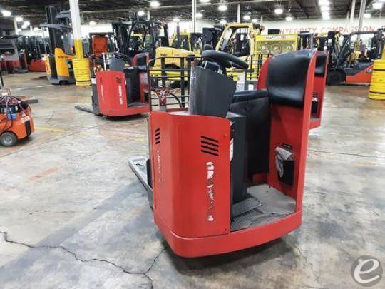 2017 Raymond 8900