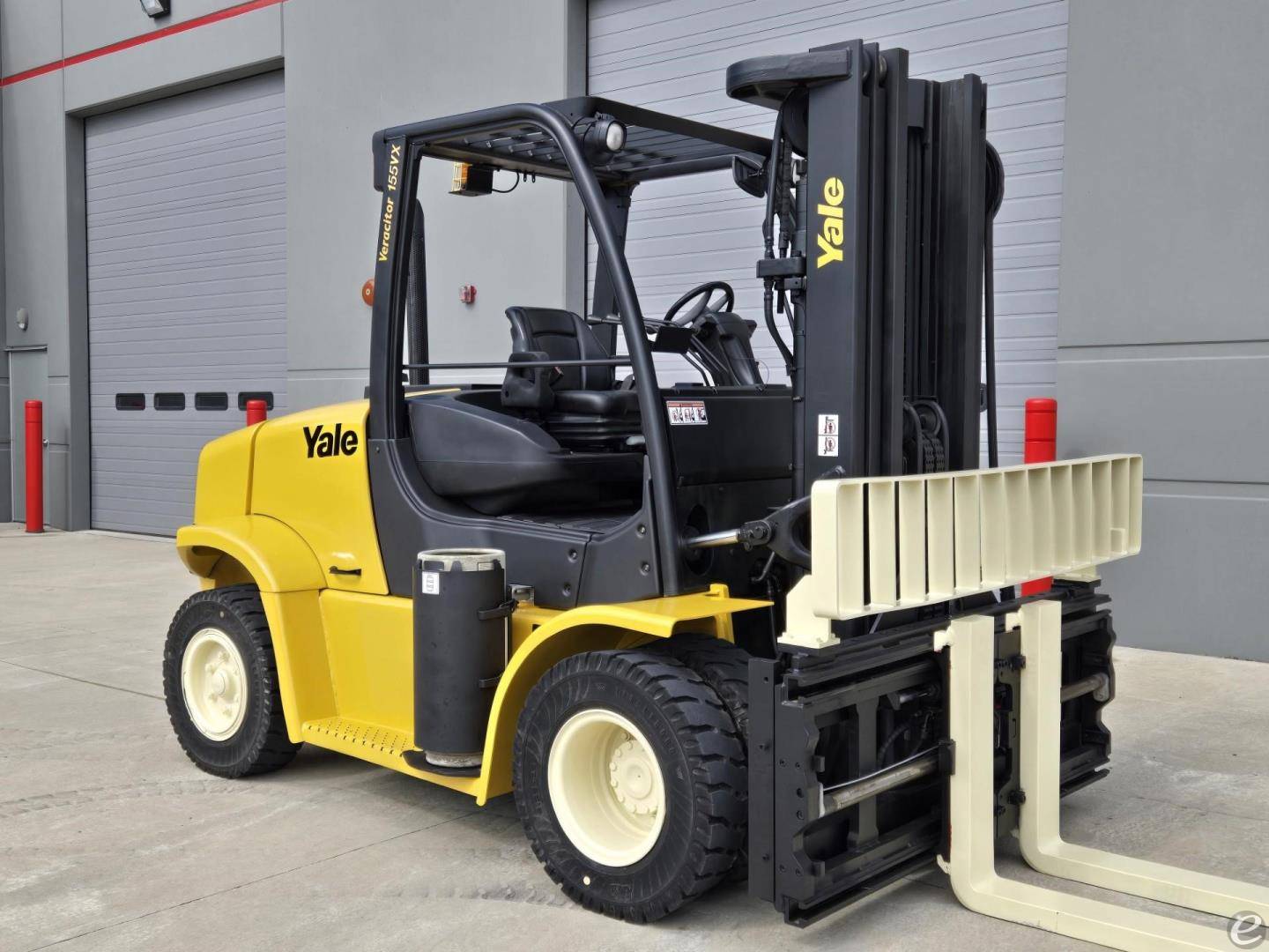 2017 Yale GLP155VX Dual Fuel Forklift - 123Forklift
