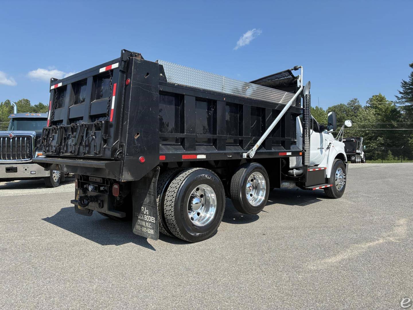 2019 Ford F750 XLT SD