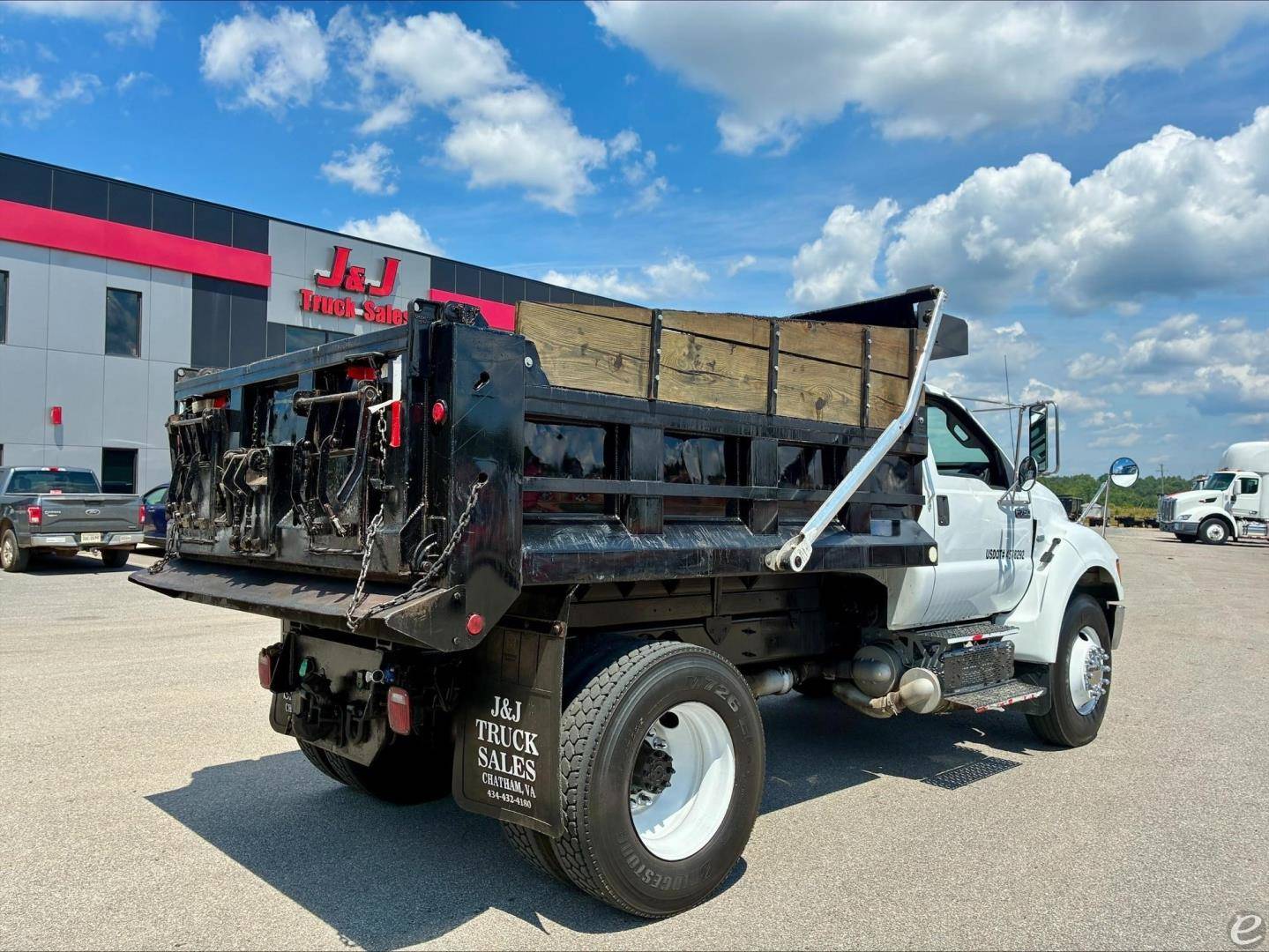 2015 Ford F750 XL SD