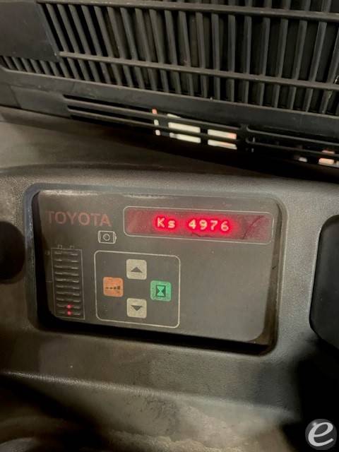 2012 Toyota 8BR233M240