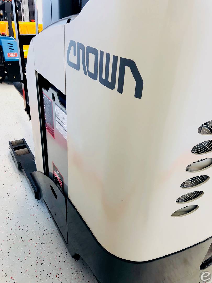 2005 Crown RR5220-35