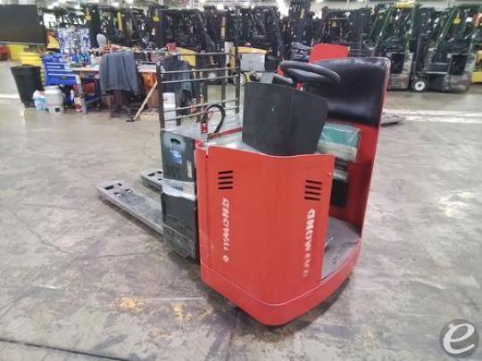 2017 Raymond 8900