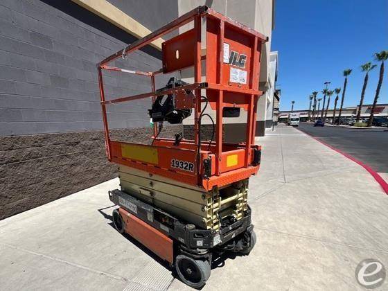 2017 JLG 1932R