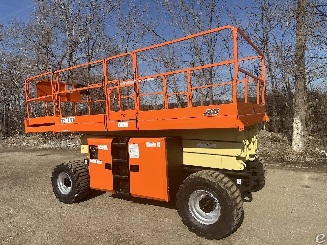 2018 JLG 330LRT