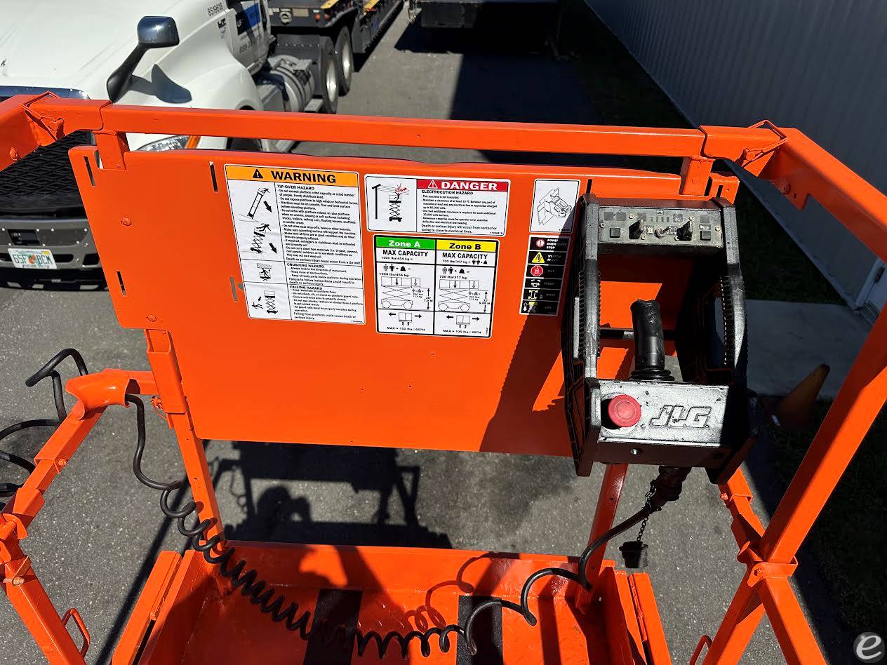 2015 JLG 3246ES