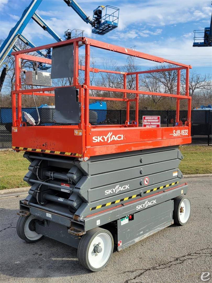 2014 Skyjack SJIII4632 Electric Scissor Lift - 123Forklift
