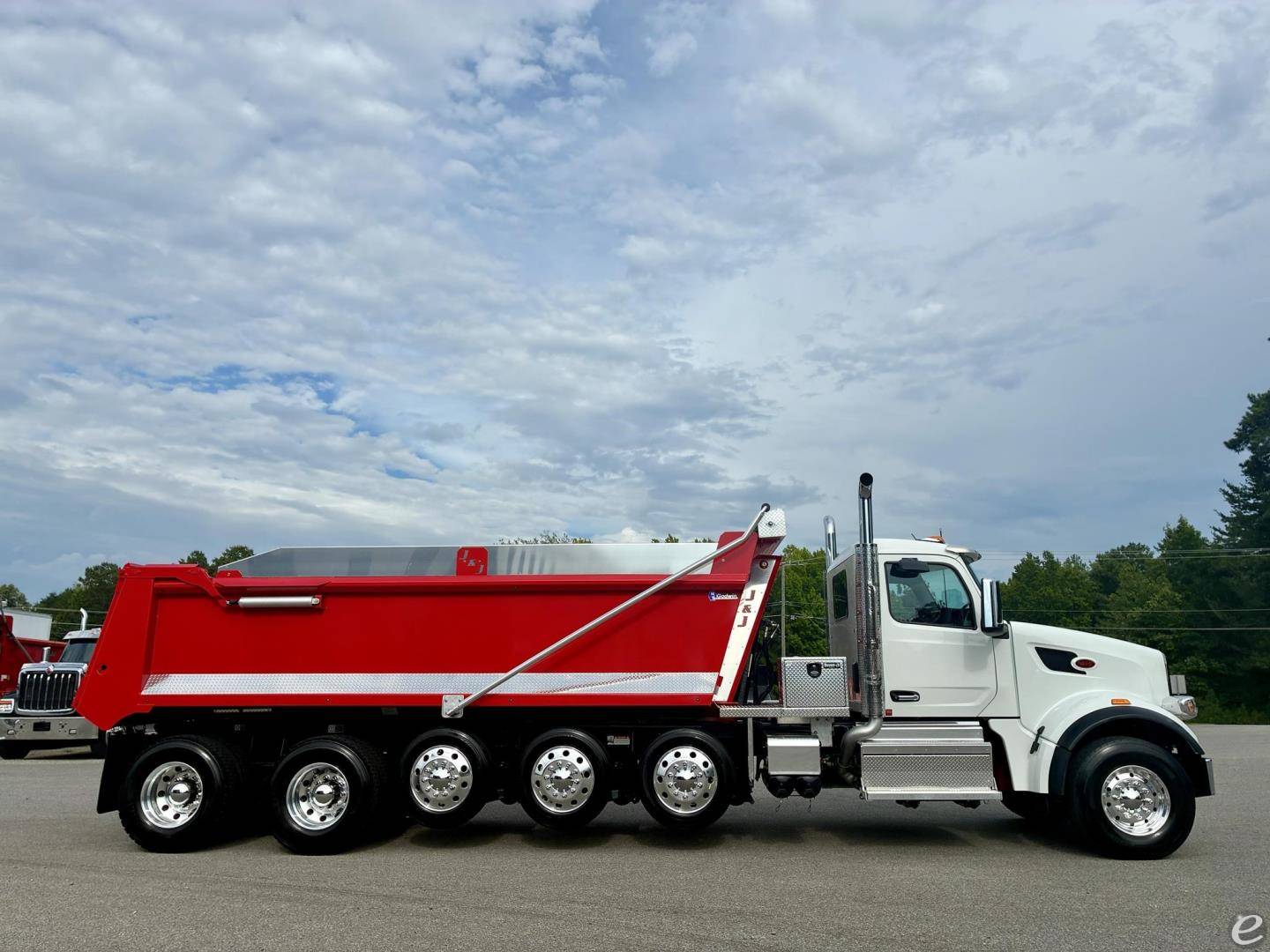 2027 Peterbilt 567