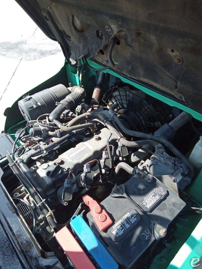 2015 Mitsubishi FG30N
